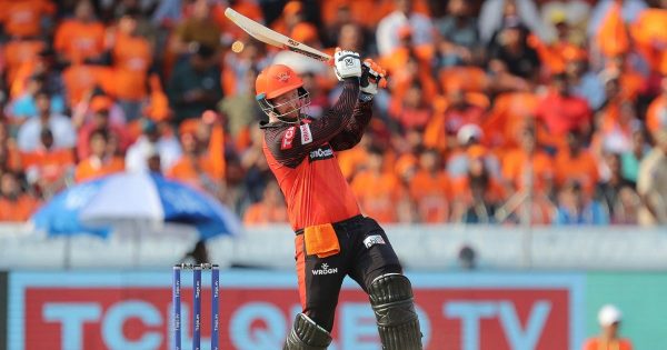 SRH VS RCB: RCB के गेंदबाजों की हुयी खूब धुलाई, आज बुरे सपने आएंगे RCB के गेंदबाजो को, 200 के स्ट्राइक रेट से हेनरिच क्लास्सें जड़ा IPL का पहला शतक-