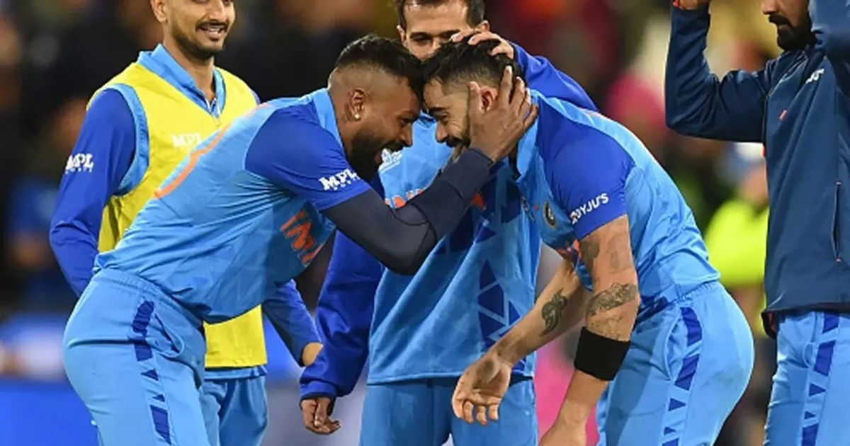 Kohli seen in full mood before the match, teased Hardik Pandya while dancing-